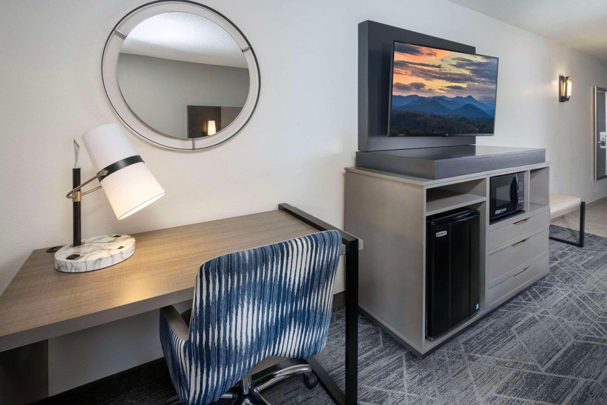 Country Inn & Suites By Radisson Asheville Downtown Tunnel Road المظهر الخارجي الصورة