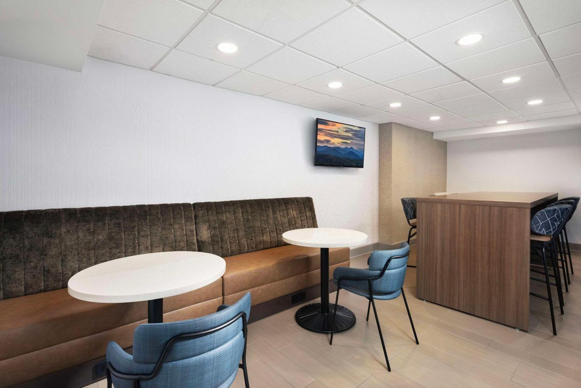 Country Inn & Suites By Radisson Asheville Downtown Tunnel Road المظهر الخارجي الصورة